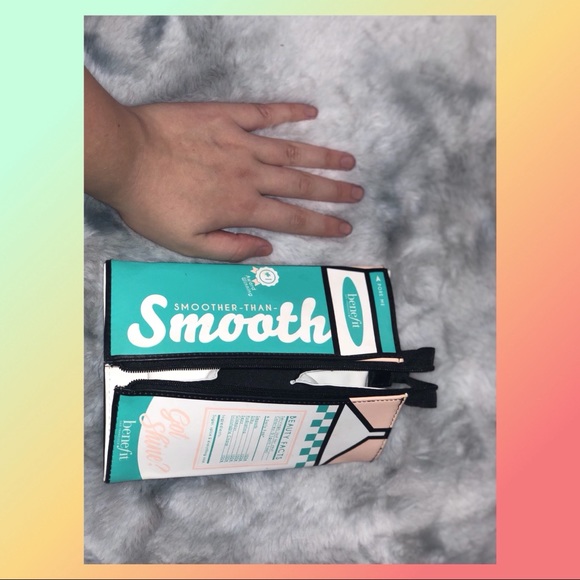 Benefit cosmetics makeup bag - Picture 4 of 4